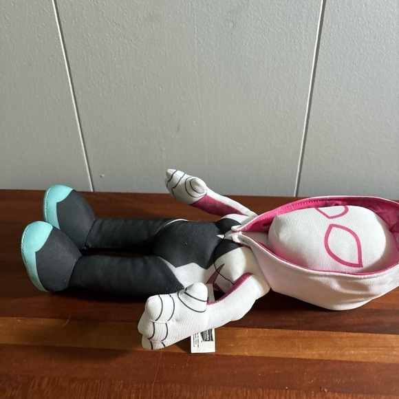 BLEACHER CREATURE MARVEL GHOST SPIDER GWEN PLUSH 11” - Picture 6 of 10